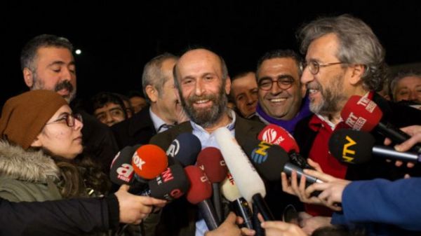 Dündar ve Gül, 92 günün ardından tahliye oldu.