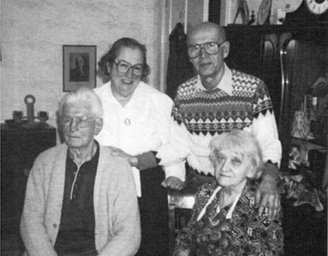 Jean ve Bill, Alman Troçkistler Oscar ve Gertrud Hippe ile, 1989. Oscar da Bill gibi gaziydi.